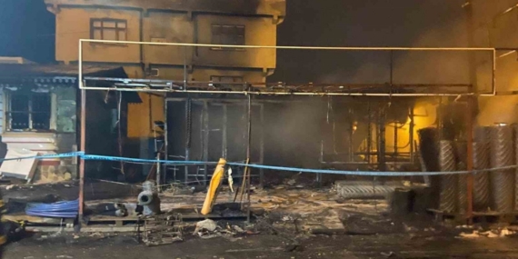 Diyarbakır’da hırdavat dükkanı alevlere teslim oldu