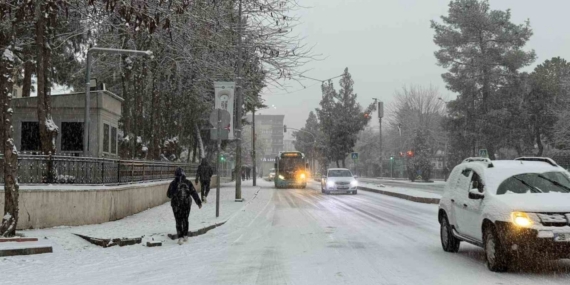 Diyarbakır’da kar yağışı etkili oldu
