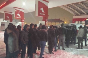 Diyarbakır’da karda mahsur kalanlara sıcak çorba desteği