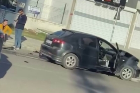 Diyarbakır’da otomobiller çarpıştı: 2 yaralı