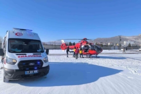 Diyarbakır’da sağlık ekipleri kar ve tipi demeden zamanla yarıştı