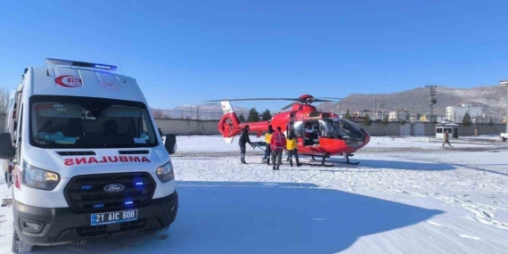 Diyarbakır’da sağlık ekipleri kar ve tipi demeden zamanla yarıştı