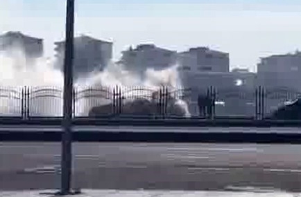 Diyarbakır’da seyir halindeki taksi alev aldı