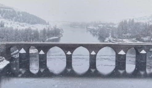 Diyarbakır’ın tarihi mekanları beyaz örtü ile kaplandı