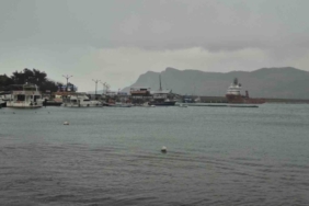 Doğal gaz sondaj çalışmasında görevli gemiler Amasra Limanı’na sığındı