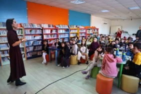 Doğan Hızlan Kütüphanesi’nde imza etkinliği