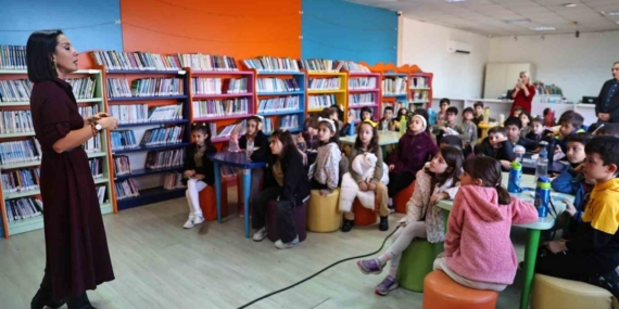 Doğan Hızlan Kütüphanesi’nde imza etkinliği