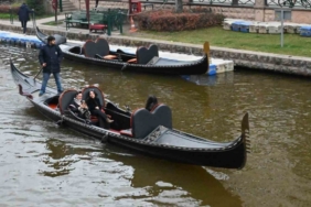 Dondurucu soğuklara rağmen gondol keyfi Eskişehir’in gezi rutininden çıkmadı