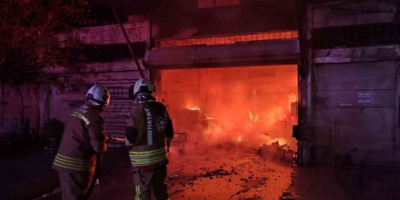 Dörtyol’da iş yeri alevlere teslim oldu