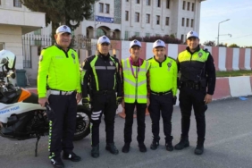 Dörtyol’un sevilen ismi Ömür, polis yeleği giyerek trafik denetimine çıktı