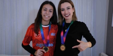 ’Dünya Hafıza Şampiyonası’na Adanalı anne ile kızı damga vurdu