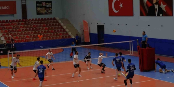 Düzce Belediyesi Spor Akademisi evinde Niksar Belediyespor’u 3-1 ile geçti