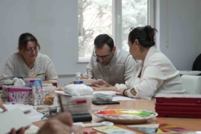 Düzce’de kadınlar hem öğreniyor hem eğleniyor