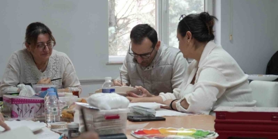 Düzce’de kadınlar hem öğreniyor hem eğleniyor