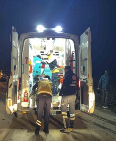 Düzce’de minibüs ile otomobil çarpıştı 3 kişi yaralandı