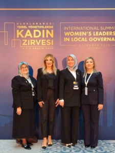 Düzceli kadın meclis üyeleri "Yerel Yönetimlerde Kadın Zirvesi"nde