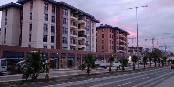 Ebrar Sitesi çevresinde ticari hayat yeniden canlanıyor