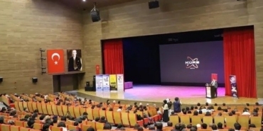 EBYÜ’de dijital bilgi ve yapay zekâ konuşuldu