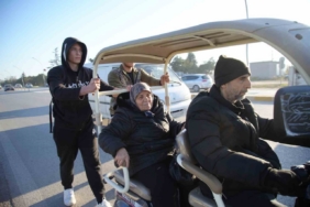 Edirne’de gençlerden insanlık dersi: Engelli vatandaşı kilometrelerce ittiler