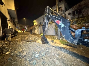 Edirne’de patlayan borudan fışkıran su metrelerce yükseğe çıktı