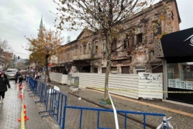 Edremit’teki tarihi bina yağışlara dayanamadı