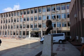 Eğlence mekanının önünde çıkan silahlı ve bıçaklı kavganın şüphelileri adliyeye sevk edildi