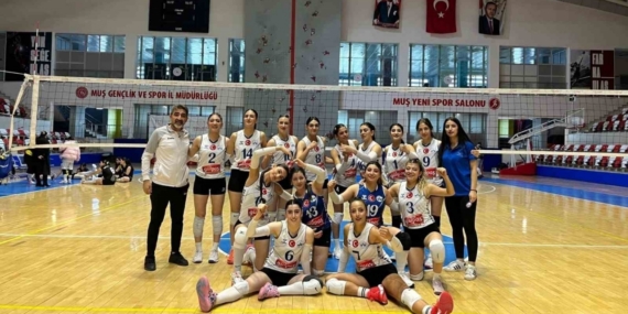 Elazığ Belediyespor  Kadın Voleybol Takımı, deplasmandan galibiyetle  ayrıldı