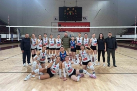Elazığ Belediyespor Kadın Voleybol Takımı dolu dizgin gidiyor