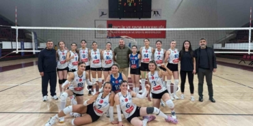 Elazığ Belediyespor Kadın Voleybol Takımı dolu dizgin gidiyor