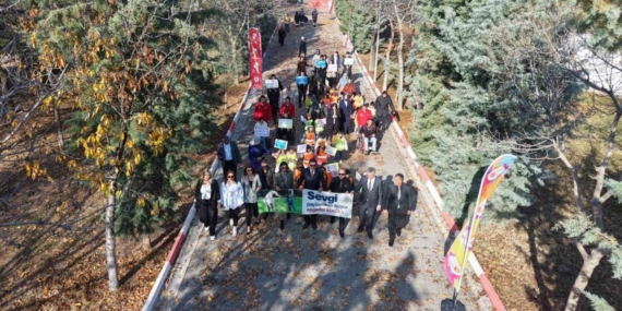 Elazığ Hipodromu’nda öğrenciler tekerlekli sandalye, görme ve işitme engeline yönelik parkurları deneyimledi