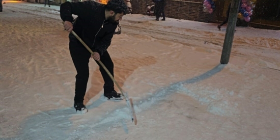 Elazığ’da esnafın karla mücadelesi