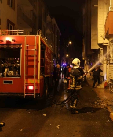 Elazığ’da ev yangını: 2 kişi dumandan etkilendi