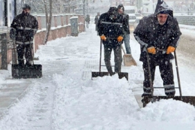 Elazığ’da kar yağışı etkili oldu, belediye ekipleri sahada