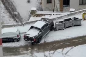 Elazığ’da karda kayan araçlar kameraya yansıdı