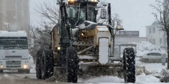 Elazığ’da karla mücadele çalışmaları sürüyor