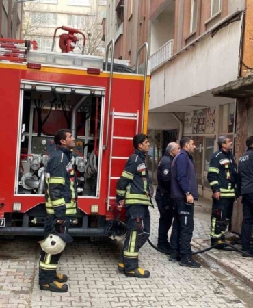 Elazığ’da metruk binada yangın