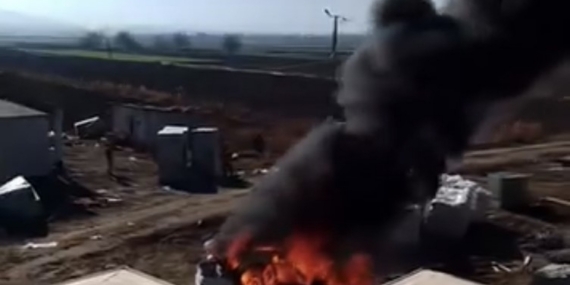 Elazığ’da park halindeki araç alev alev yandı