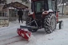 Elazığlı duyarlı vatandaşlardan karla mücadelede ekiplere destek