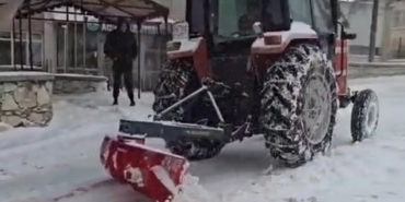 Elazığlı duyarlı vatandaşlardan karla mücadelede ekiplere destek