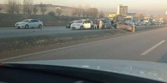 Elmadağ’da zincirleme kaza: 4 yaralı