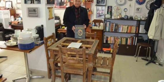 Emekli öğretmenin evinden tarih fışkırıyor: II. Mahmut’un masasından Çanakkale kılıcına