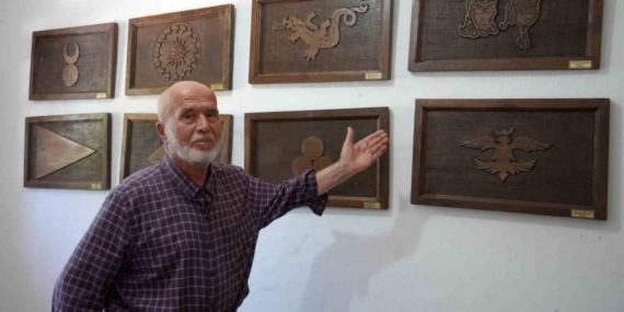 Emekli polis, ahşap hat sanatıyla evini adeta müzeye çevirdi