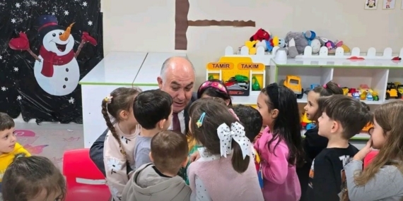 Emeksiz anaokulunda miniklerle buluştu