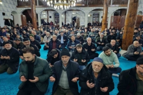 Emirdağ Çarşı Camii’nde ‘Regaip Kandili’ özel programı gerçekleştirildi