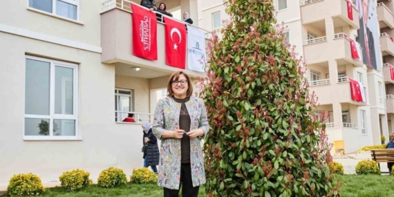 En az 4 çocuğu olan ailelere çekilişsiz kurasız ev verilecek