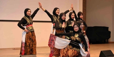 Endonezyalı öğrenciler geleneklerini ve ülkesini tanıttı