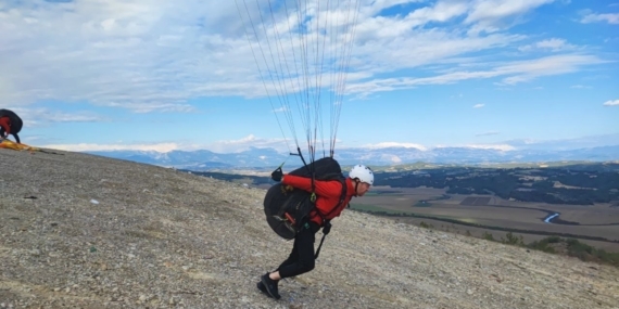 Engelini aştı yamaç paraşütüne başladı