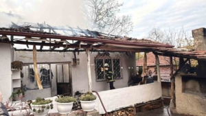 Erbaa’da elektrik kontağından çıkan yangın evi küle çevirdi