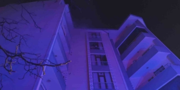 Erciş’te apartmanda yangın: 15 kişi dumandan etkilendi