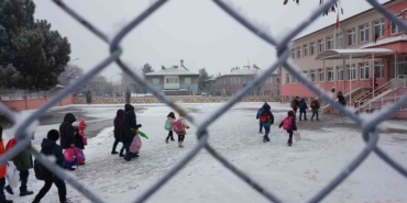 Erzincan güne karla uyandı